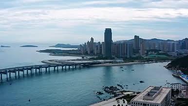 4k航拍大连海上大桥滨海城市风光视频的预览图